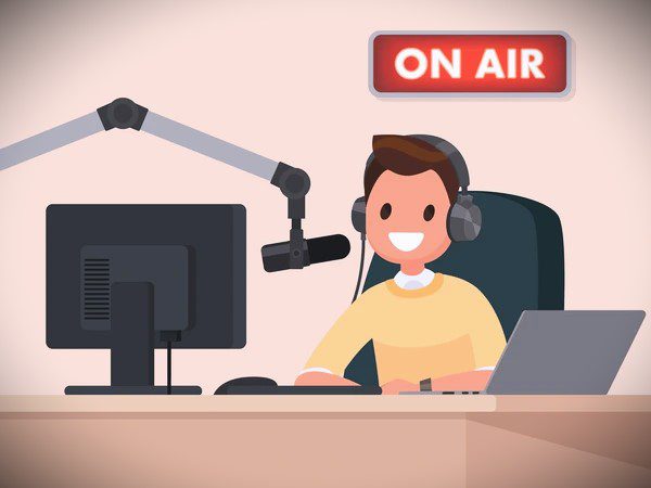 آموزش گویندگی و مجریگری در خانه